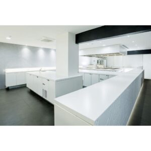 Cocina en u con acabado en blanco